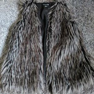 Women’s Medium forever 21 faux fur vest